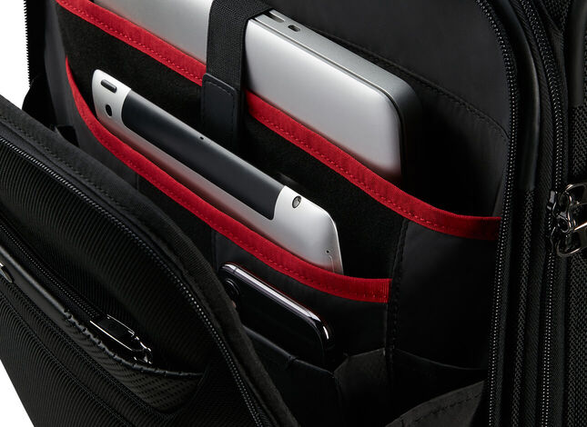 Tasca frontale con comparto per laptop