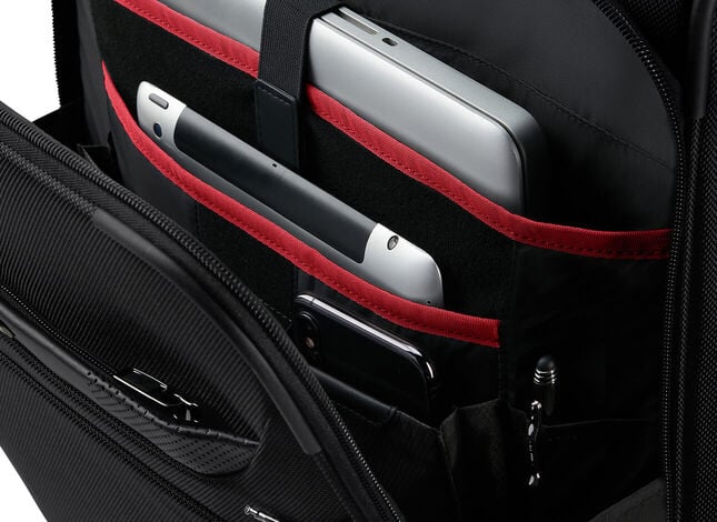 Tasca frontale con comparto per laptop