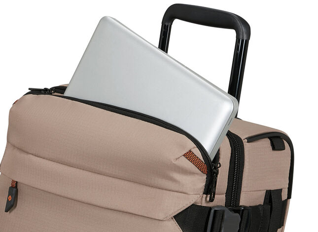 Tasca frontale con comparto per laptop