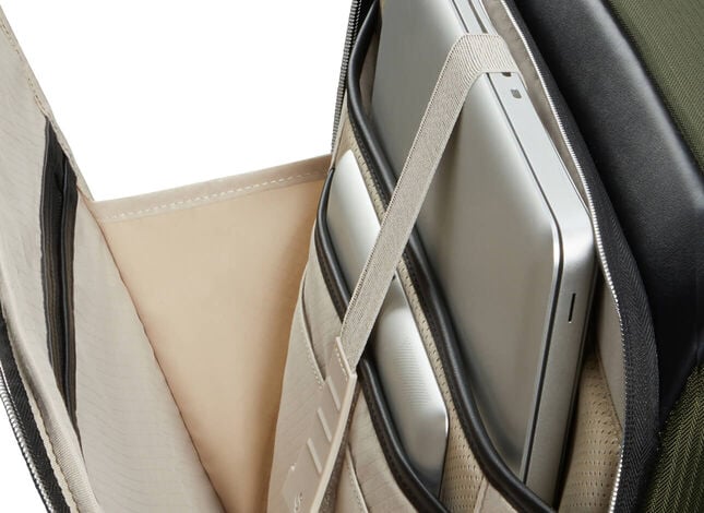 Tasca frontale di facile accesso