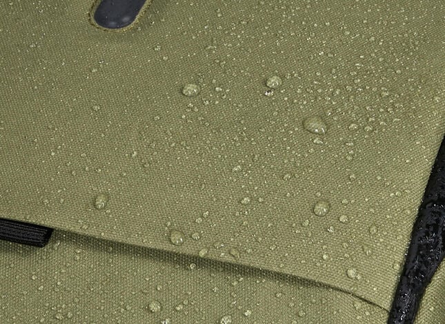 RESISTENTE ALL'ACQUA