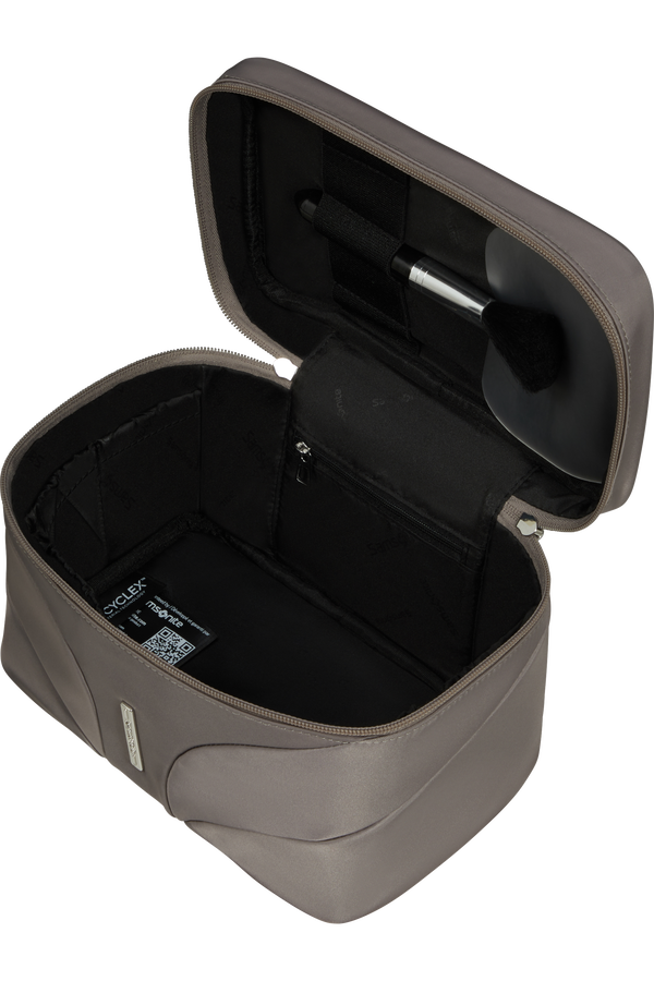 Samsonite Attrix Toilet Kit Beauty Case  Dune Samsonite Attrix Toilet Kit Beauty Case  Dune