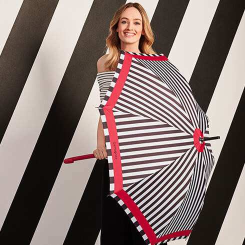 R Pattern Umbrella - This feminine line is featured with very trendy and commercial patterns, with a colourful touch.