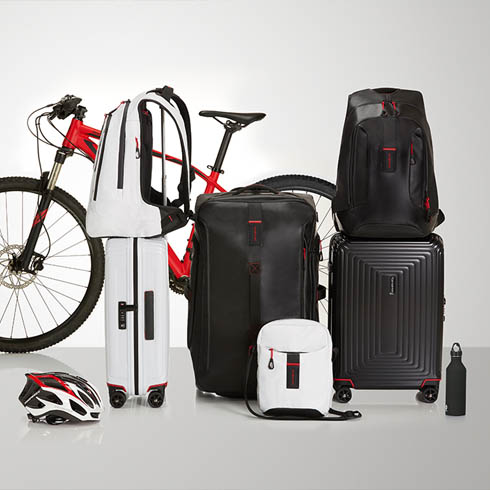 Paradiver Light Black and White with distinctive red detailing accents: a perfect fit for our hardside hero Neopulse in matte Black and White.