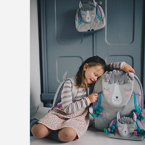 L’originale collezione lifestyle di adorabili borse e Upright è lieta di accogliere nella Happy Sammies Family Alpaca Aubrie e Hedgehog Harris che, insieme a Rabbit Rosie,