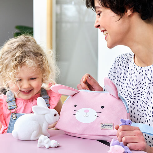 Questa nuova collezione di borse e zaini per bambini dai 2 ai 4 anni è la scelta perfetta per qualsiasi avventura!