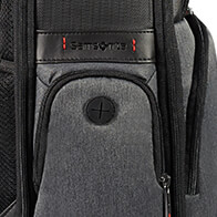 Easy Pass consente la carica dei dispositivi elettronici senza estrarli dalla borsa. All’interno
inoltre tasca dedicata alla Powerbank.